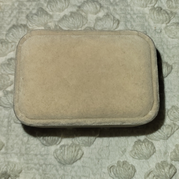 Cream Ring Box - Picture 2 of 2